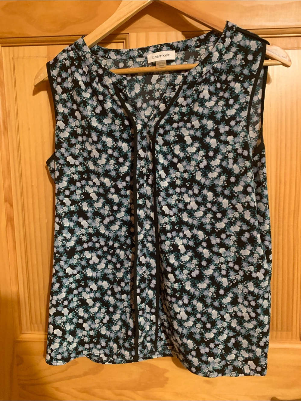 Calvin Klein women’s sleeveless shirt